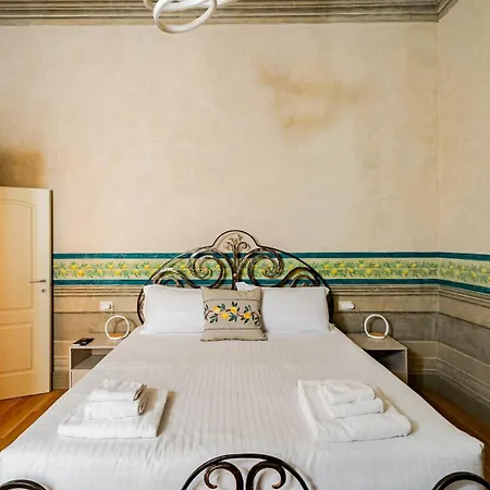Elegant, Steps From Piazza Della Signoria *