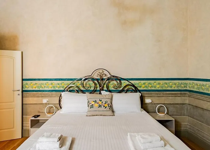 Elegant, Steps From Piazza Della Signoria *